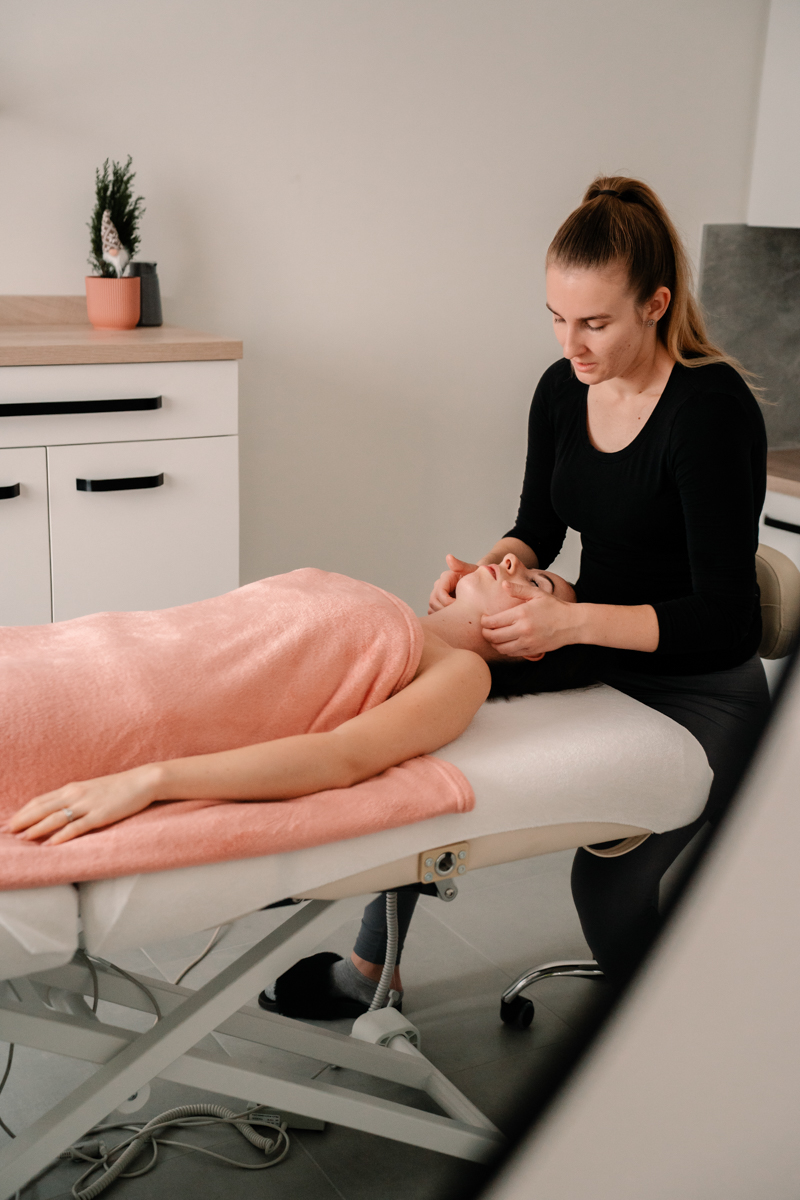 hanaholbovafotografie fotografznojmo fotografjiznimorava svatebnifotografznojmo svatebnifotografjiznimorava svatebnifotografkaznojmo svatebnifotografkajiznimorava masazepechurova masazeznojmo masazejiznimorava